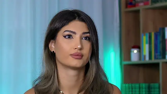 Snapshot of SarahPeach8 chatting on October 4, 2025, 3:37 am SarahPeach8 online show from October 4, 2025, 3:37 am