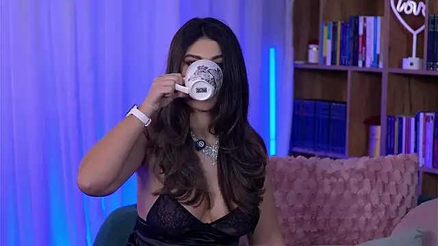 Snapshot of SarahPeach8 chatting on January 8, 2026, 4:15 am SarahPeach8 online show from January 8, 2026, 4:15 am