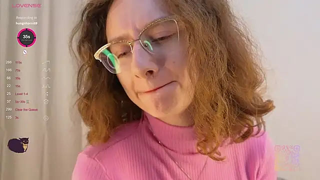 Leya Curly online show from November 7, 2025, 6:52 pm