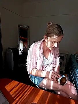 Snapshot of Vintasia chatting on September 18, 2025, 1:24 pm Vintasia online show from September 18, 2025, 1:24 pm