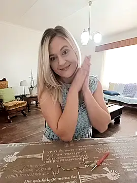 Snapshot of Vintasia chatting on October 6, 2025, 10:34 am Vintasia online show from October 6, 2025, 10:34 am