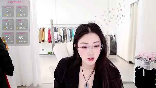 miaomiao-777 online show from February 18, 2026, 3:24 am