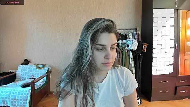 Snapshot of _Roselina_ chatting on May 20, 2026, 8:20 am Roselina online show from May 20, 2026, 8:20 am