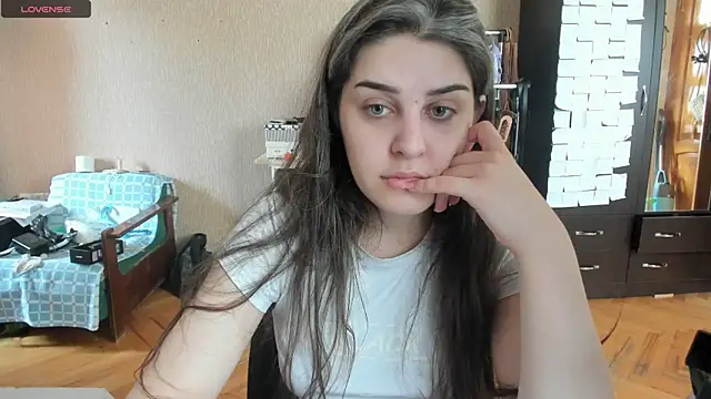  Roselina  online show from July 7, 2026, 7:23 am