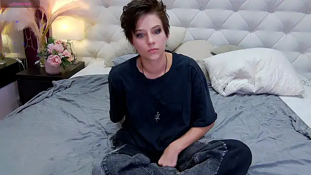 via mayer  online show from September 30, 2025, 12:59 am