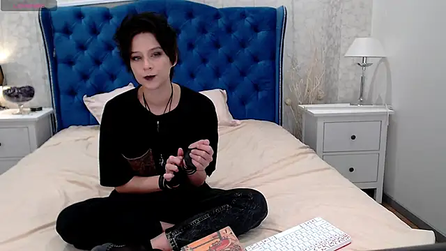 via mayer  online show from October 23, 2025, 10:58 am