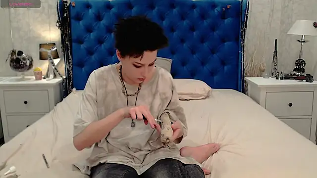 via mayer  online show from April 16, 2026, 9:39 pm