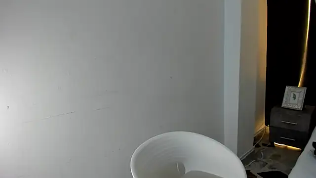 EthaanCox online show from November 22, 2025, 9:14 pm