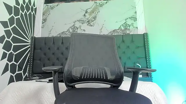 EthaanCox online show from March 9, 2026, 9:08 pm