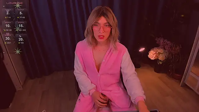 foxy jpg online show from October 14, 2025, 9:43 am