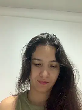 Bella still online show from September 25, 2025, 1:04 pm