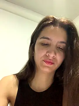 Bella still online show from December 4, 2025, 1:09 pm