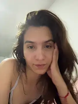 Bella still online show from April 3, 2026, 1:36 am