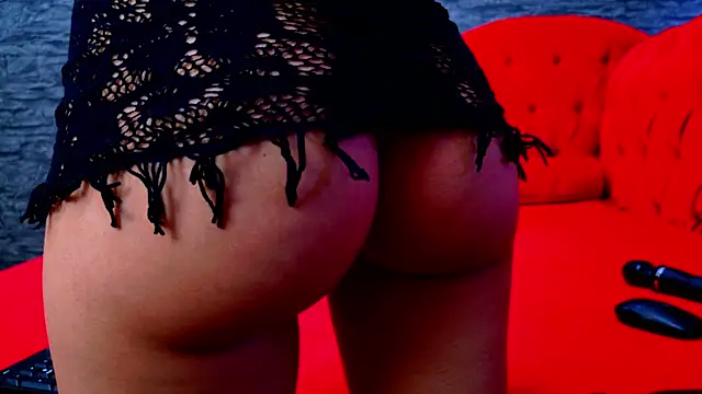 SelenaNoir online show from November 12, 2025, 6:03 am