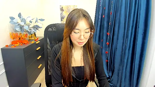 Snapshot of AnnaReyla chatting on November 2, 2025, 11:45 am AnnaReyla online show from November 2, 2025, 11:45 am