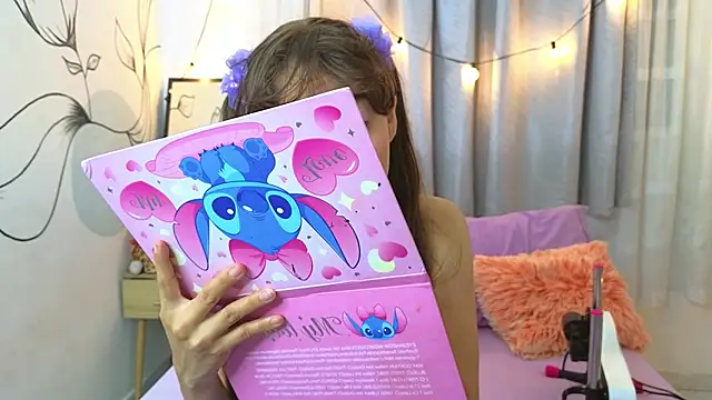 Snapshot of SERAFINA_ chatting on October 22, 2025, 12:49 pm SERAFINA online show from October 22, 2025, 12:49 pm