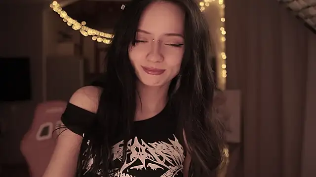 miuri miy online show from April 20, 2026, 7:48 pm