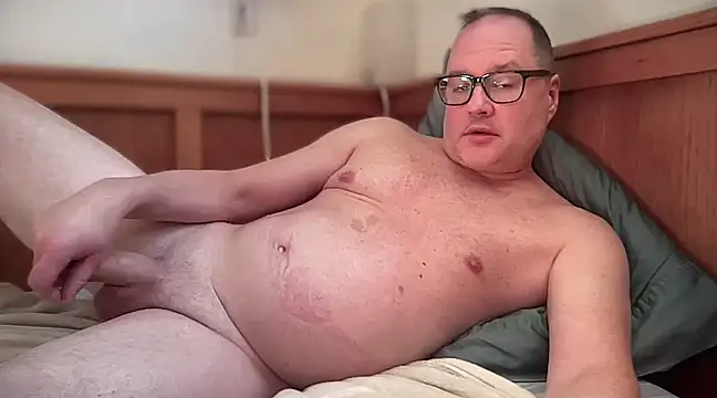 Snapshot of __DR3W__ chatting on February 18, 2025, 4:48 pm DR3W online show from February 18, 2025, 4:48 pm