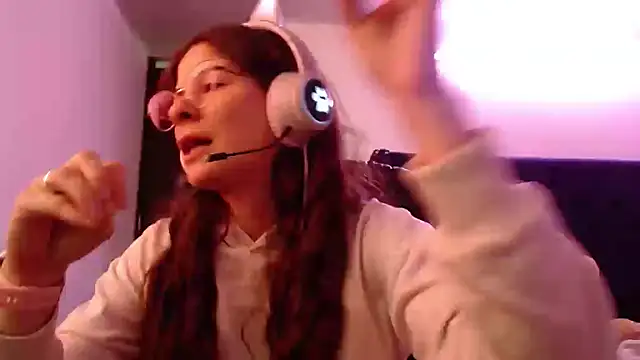 Snapshot of MARIELSINS_AND_DAIKIJACK chatting on February 1, 2025, 5:05 pm MARIELSINS AND DAIKIJACK online show from February 1, 2025, 5:05 pm