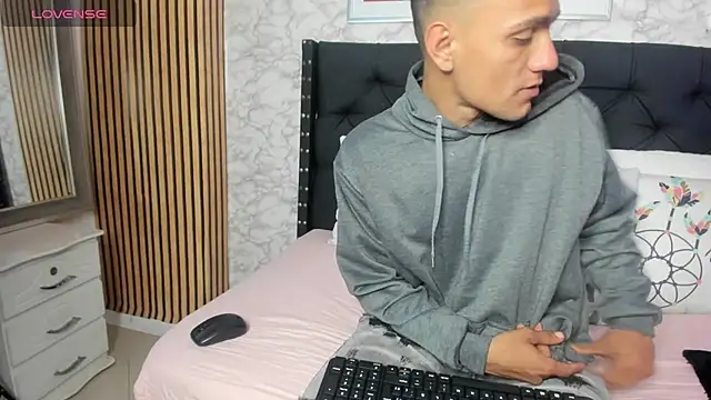 Snapshot of stefany_pablo1 chatting on February 25, 2025, 12:34 pm stefany pablo1 online show from February 25, 2025, 12:34 pm