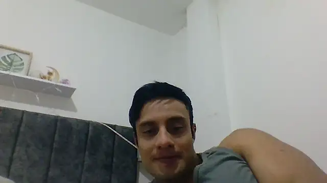 Snapshot of davidcr89 chatting on November 10, 2025, 12:09 am davidcr89 online show from November 10, 2025, 12:09 am