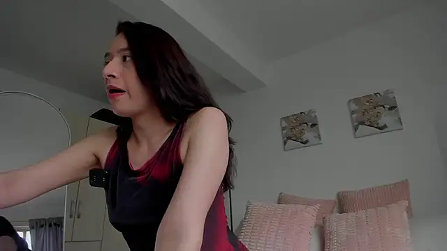 Snapshot of Andrewine89 chatting on September 24, 2025, 9:40 pm Andrewine89 online show from September 24, 2025, 9:40 pm