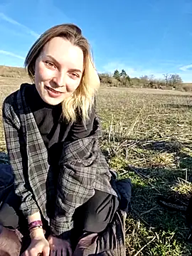 jennisweet online show from March 3, 2025, 3:20 pm