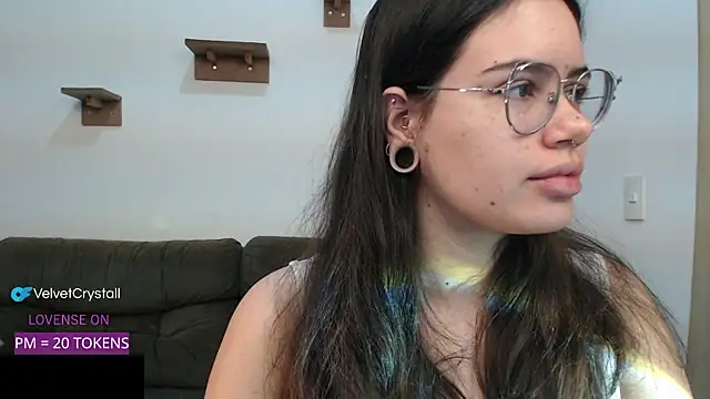 crystalll room online show from September 25, 2025, 6:50 am