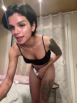 Snapshot of Rosariolovex chatting on February 2, 2025, 12:30 am Rosariolovex online show from February 2, 2025, 12:30 am