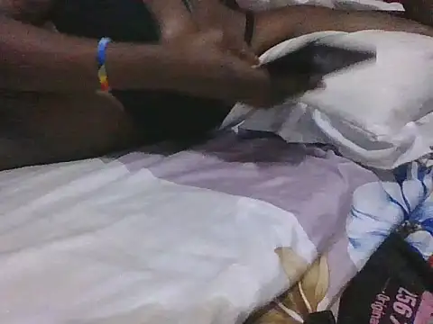 Snapshot of hungrydog18 chatting on October 5, 2025, 11:02 pm hungrydog18 online show from October 5, 2025, 11:02 pm