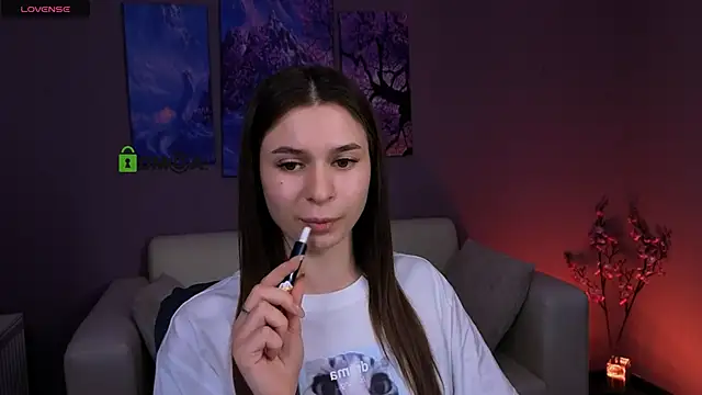 flora ri online show from December 19, 2025, 9:33 pm