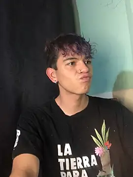 Snapshot of Mickey_Magic chatting on January 18, 2025, 6:34 am Mickey Magic online show from January 18, 2025, 6:34 am