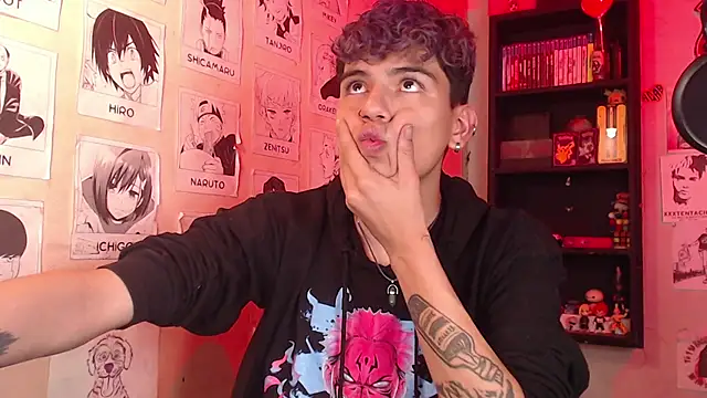 Snapshot of Mickey_Magic chatting on February 24, 2025, 8:38 am Mickey Magic online show from February 24, 2025, 8:38 am