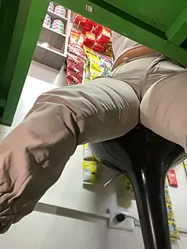 Miia Jazmin online show from February 2, 2025, 4:11 pm