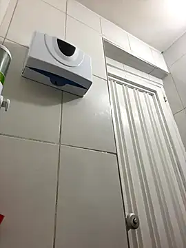 Miia Jazmin online show from October 6, 2025, 4:04 pm