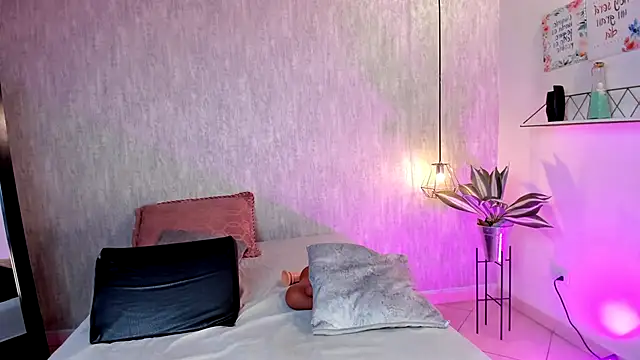 isabella zc online show from February 28, 2025, 4:31 pm