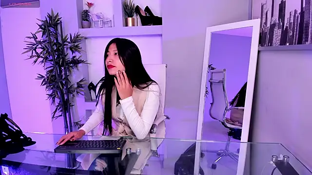 hannah howeell   online show from January 29, 2025, 12:02 pm