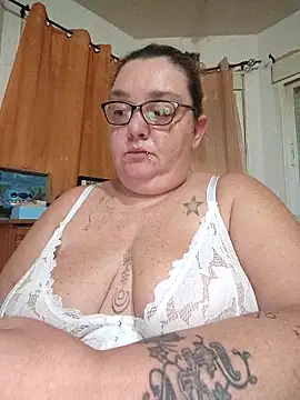 diosacurvy1984 online show from January 7, 2026, 8:50 am