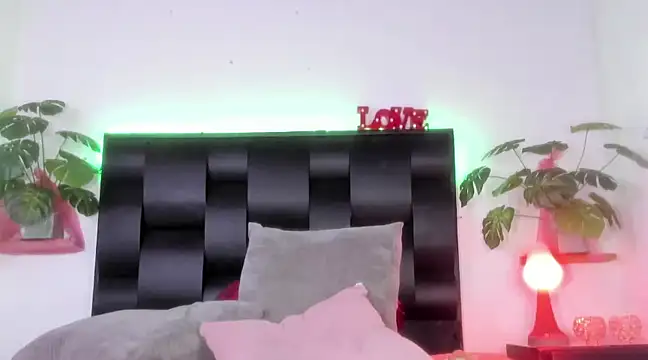 CarolayIndriago online show from January 19, 2025, 10:39 pm