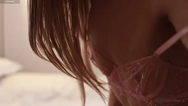 caamillee  online show from April 3, 2026, 1:14 am