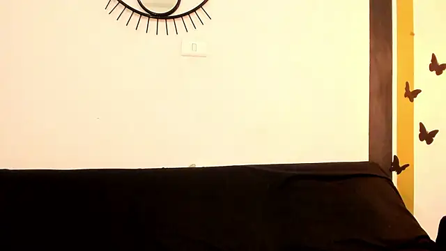 yelicampbell online show from February 5, 2025, 3:23 am