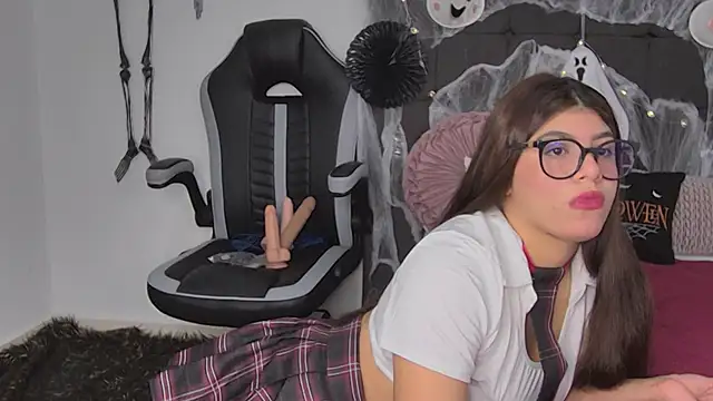 Snapshot of AmandaBrooks_18 chatting on October 17, 2025, 2:59 am AmandaBrooks 18 online show from October 17, 2025, 2:59 am