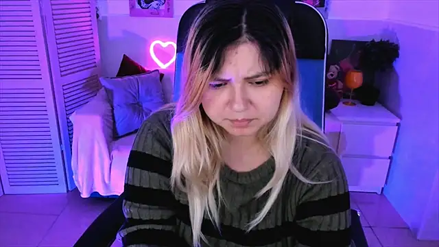 Snapshot of DiaAngell chatting on October 21, 2025, 7:47 pm DiaAngell online show from October 21, 2025, 7:47 pm