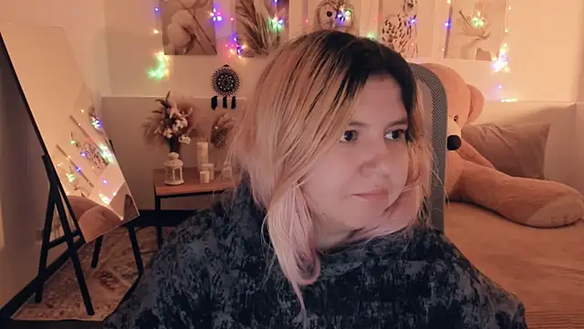 DiaAngell online show from April 14, 2026, 7:53 pm