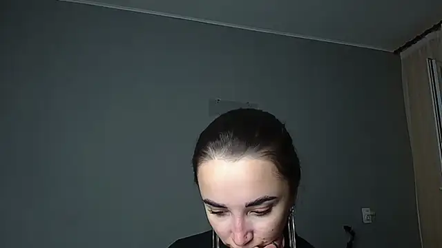 Eva Gloryy online show from May 31, 2026, 7:04 pm