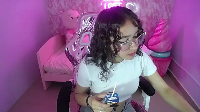 Snapshot of kassandra_ch_ chatting on February 21, 2025, 6:04 pm kassandra ch online show from February 21, 2025, 6:04 pm