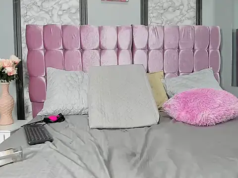 Snapshot of Kathe_violeta chatting on March 11, 2025, 9:24 am Kathe violeta online show from March 11, 2025, 9:24 am