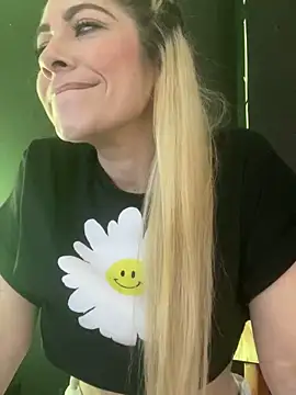 Snapshot of viktoria_davis_ chatting on March 11, 2025, 1:05 am viktoria davis online show from March 11, 2025, 1:05 am