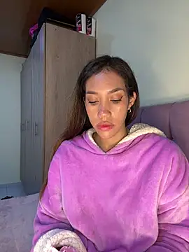 zoe storm online show from February 25, 2026, 3:05 am