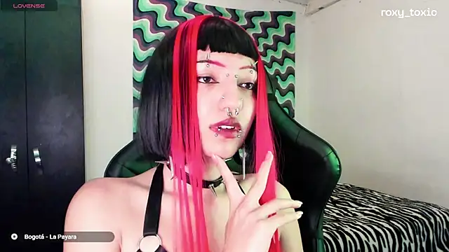 Snapshot of roxy_toxic chatting on March 11, 2025, 1:48 am roxy toxic online show from March 11, 2025, 1:48 am
